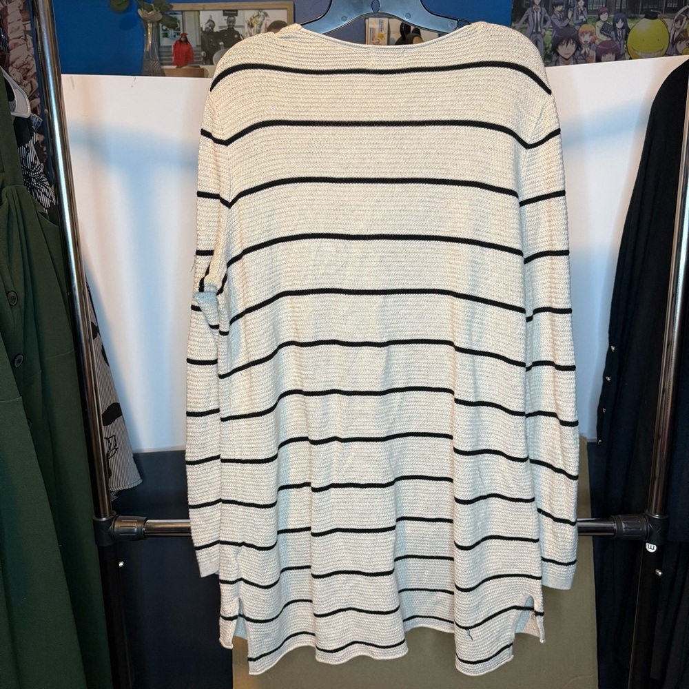 Old Navy size LX Cream and Black V-Neck Tunic Sweater - Picture 6 of 6